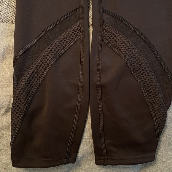 Lululemon mesh insert black leggings - Picture 4 of 5
